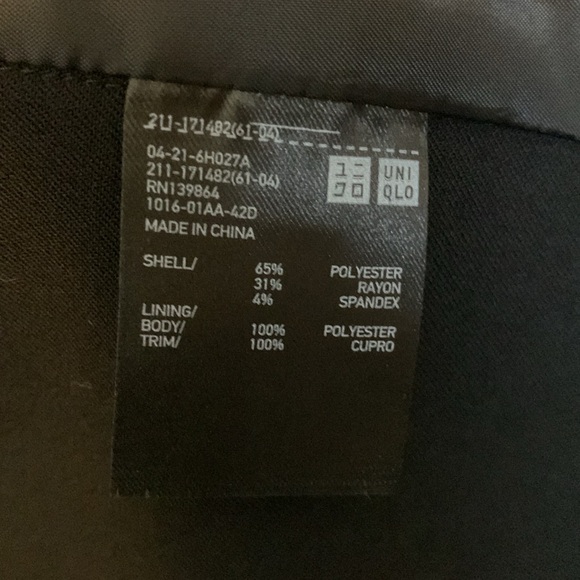 Uniqlo brand new women’s blazer, 3 pockets, 2 golden buttons - Picture 3 of 3